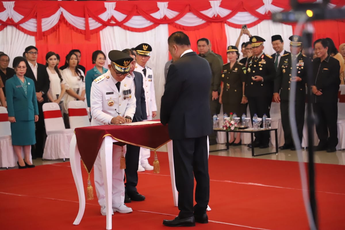 Gubernur Sulut Olly Dondokambey Resmi Melantik Ronald Sorongan Penjabat (Pj) Bupati Minahasa Tenggara