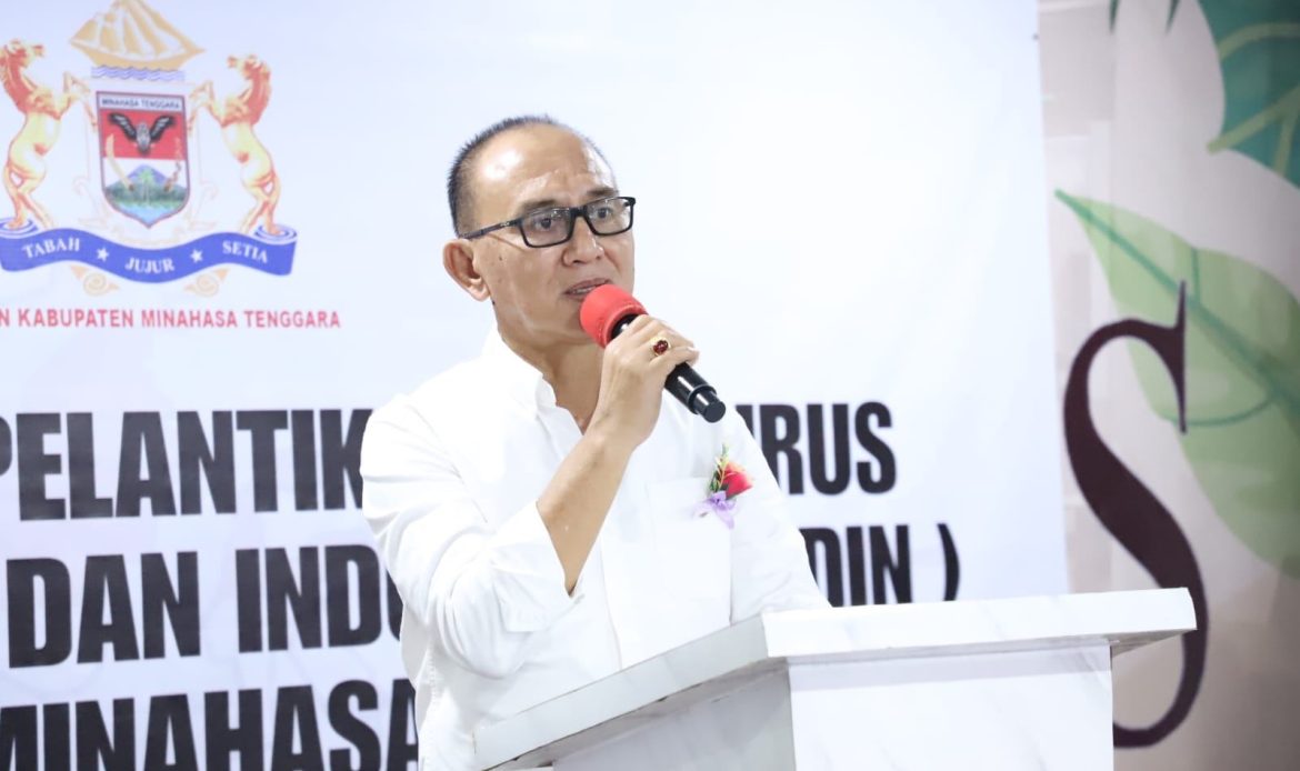 Pj.Bupati Mitra Ir Ronald T.H Sorongan,M.Si menghadiri pengukuhan dan pelantikan pengurus Kamar Dagang dan Industri (KADIN) Kab.Mitra