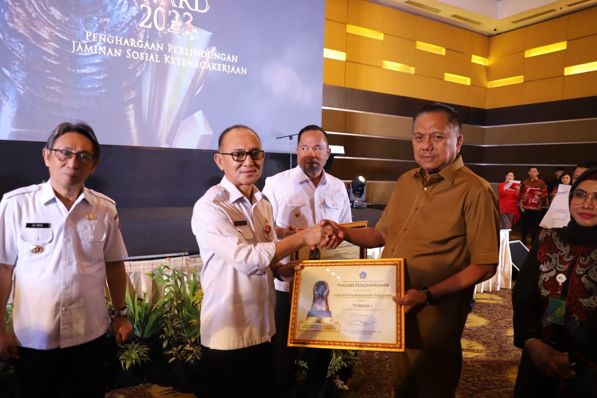 Pj. Bupati Minahasa Tenggara Terima Penghargaan Paritrana Award 2023 Tingkat Provinsi Sulawesi Utara