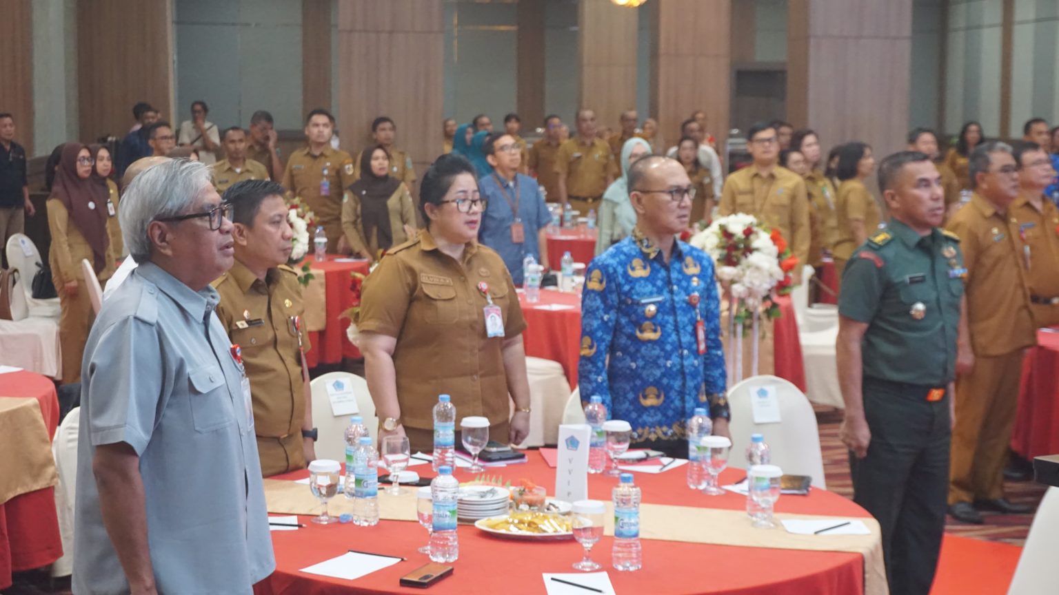Pj. Bupati Minahasa Tenggara Ikuti Rapat Koordinasi dan Evaluasi TPPS serta Terima Penghargaan Penurunan Stunting 2024