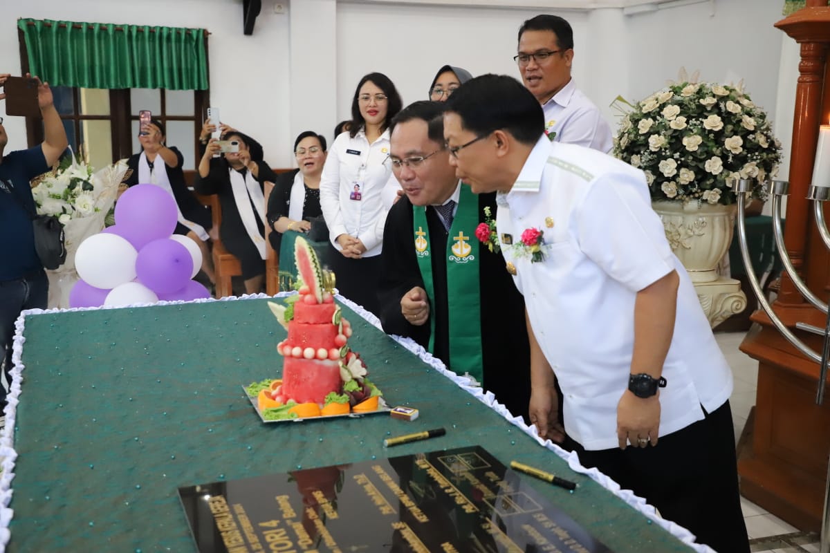 Pj. Bupati Mitra Dr. Denny Mangala, M.Si Hadiri Ibadah Syukur HUT ke-94 Jemaat GMIM Damai Belang dan Resmikan Pastori serta Peletakan Batu Pertama Pembangunan Gereja