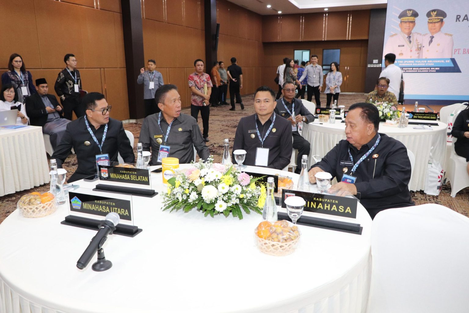 Bupati Ronald Kandoli menghadiri Rapat Umum Pemegang Saham (RUPS) Bank SulutGo