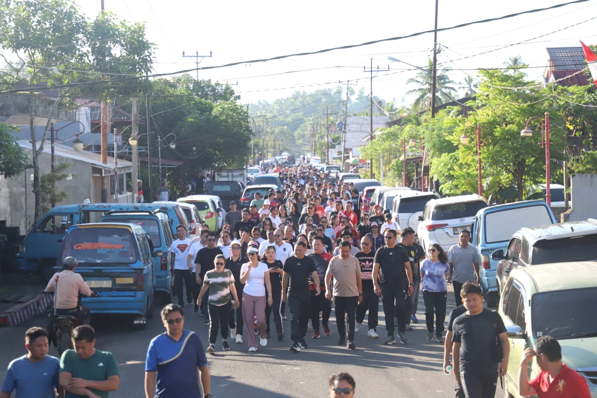 Bupati Pimpin Apel Olahraga Pemkab Mitra, Dilanjutkan Dengan Jalan Sehat