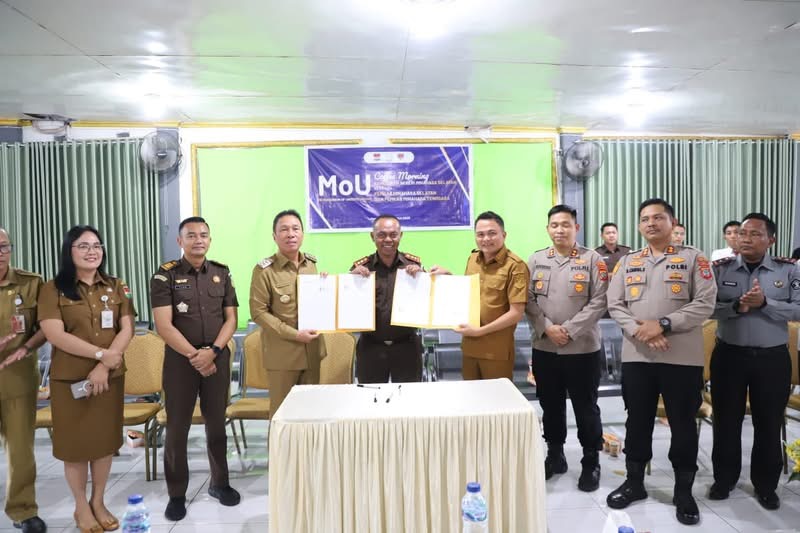 Bupati Mitra Ronald Kandoli Tandatangani  MoU Dengan Kejari Minsel