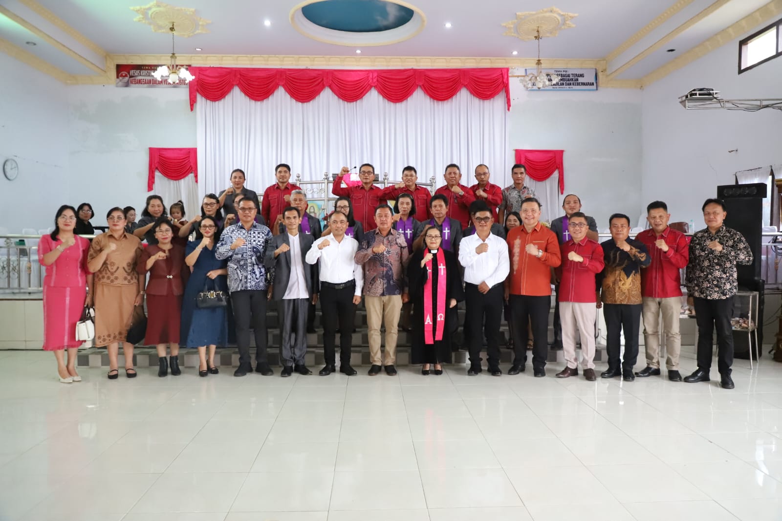 Wakil Bupati Fredy Tuda Resmi Dilantik Sebagai Ketua Umum Panitia Hari Pria Kaum Bapak KGPM 2026